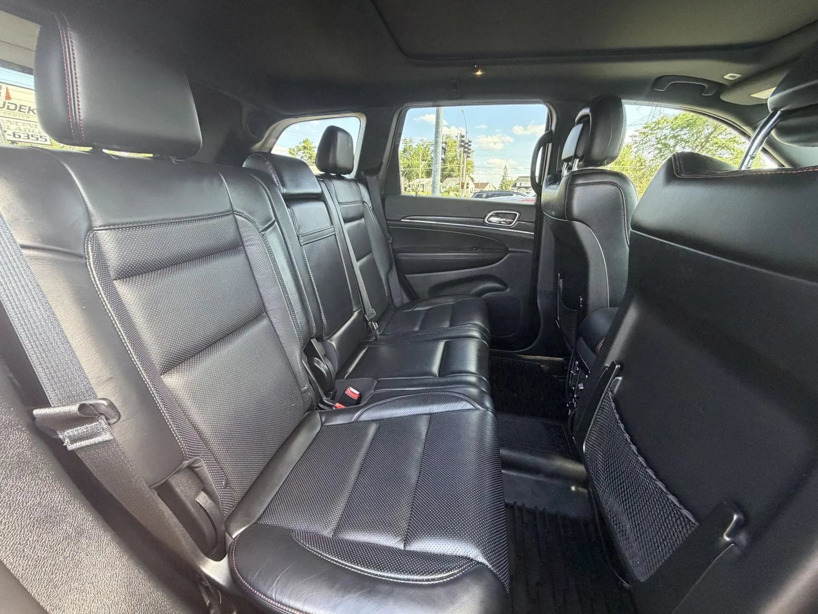 Used 2017 Jeep Grand Cherokee Trailhawk w/ Trailhawk Luxury Group AWD/4WD image 17