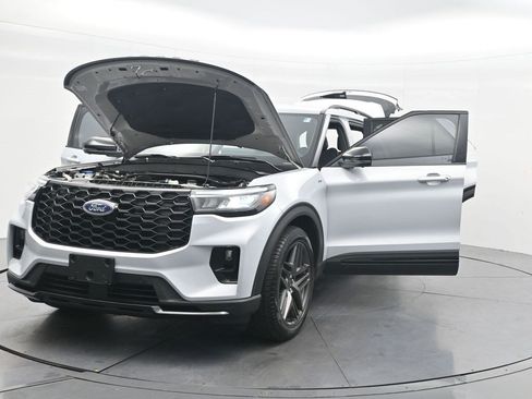 Used 2026 Ford Explorer ST-Line w/ ST-Line Street Pack RWD image 36