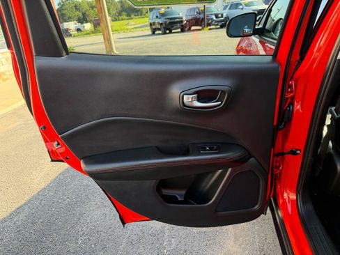 Used 2020 Jeep Compass Trailhawk w/ Leather Interior Group AWD/4WD image 16