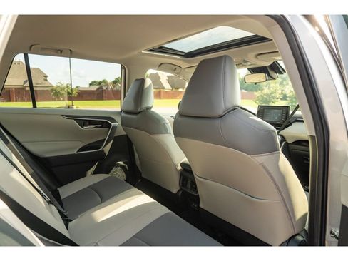 Used 2022 Toyota RAV4 XLE Premium AWD/4WD image 16