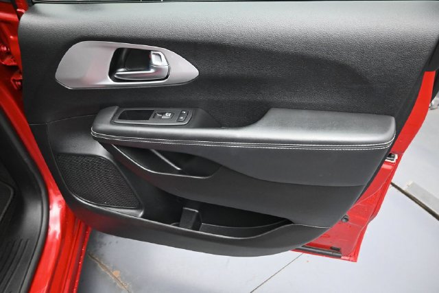 Used 2025 Chrysler Pacifica Limited FWD image 38