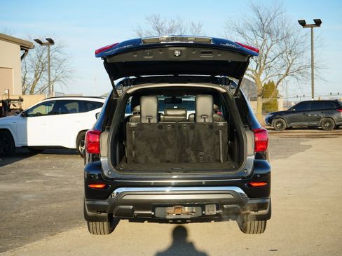 Used 2017 Nissan Pathfinder Platinum w/ Family Entertainment Package image 10