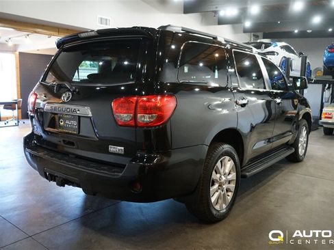 Used 2010 Toyota Sequoia Platinum AWD/4WD image 4