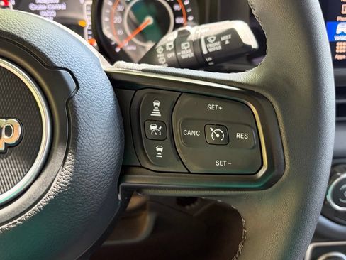 Used 2025 Jeep Wrangler Unlimited Rubicon AWD/4WD image 23