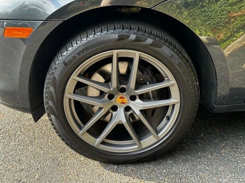 Used 2024 Porsche Macan image 4