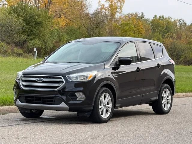 Used 2017 Ford Escape SE w/ SE Cold Weather Package AWD/4WD image 5