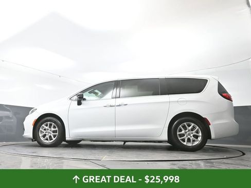 Used 2024 Chrysler Pacifica Touring-L image 56
