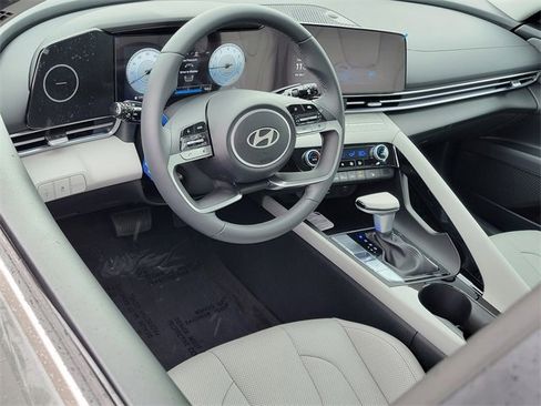 Used 2026 Hyundai Elantra Limited image 3
