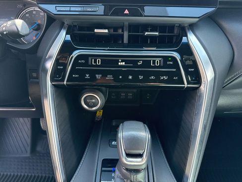 Used 2023 Toyota Venza XLE image 30