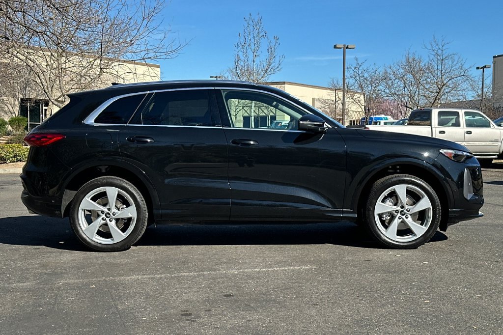 Used 2025 Audi Q5 Premium Plus w/ Premium Plus AWD/4WD image 3
