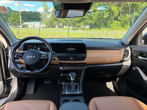 Certified 2024 Kia Seltos SX w/ SX Sunroof Package AWD/4WD image 8