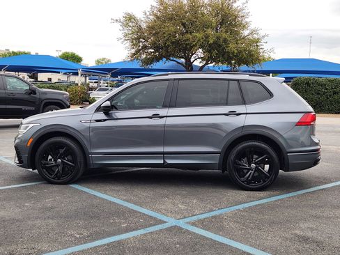 Used 2024 Volkswagen Tiguan SE R-Line image 3