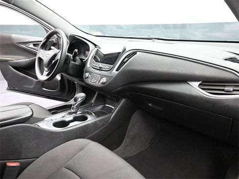 Used 2024 Chevrolet Malibu LT image 25