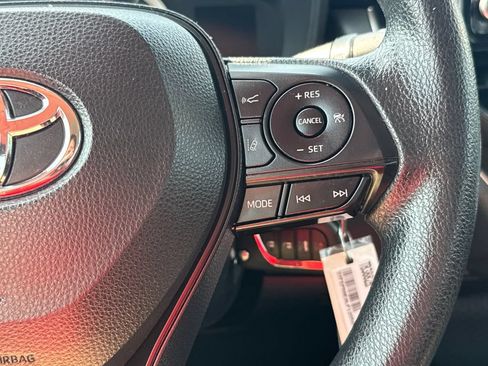 Used 2020 Toyota Corolla LE FWD image 18