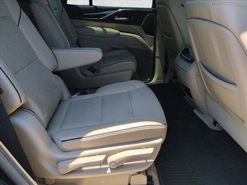 Used 2023 Cadillac Escalade Premium Luxury w/ Performance Package AWD/4WD image 30