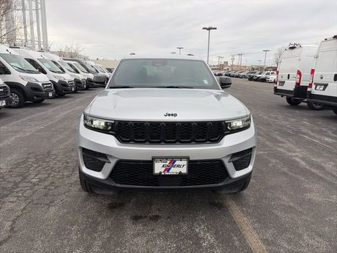 New 2025 Jeep Grand Cherokee Altitude w/ Trailer Tow Package image 9