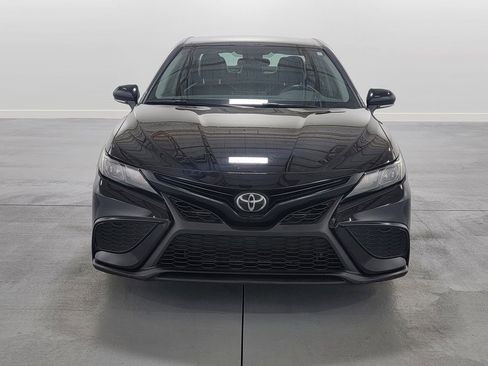 Used 2023 Toyota Camry SE image 3