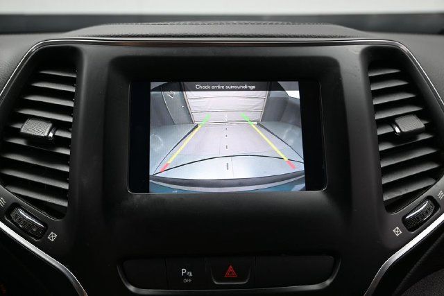 Used 2020 Jeep Cherokee Latitude Plus w/ Cold Weather Group AWD/4WD image 39