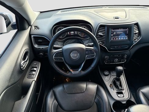 Used 2019 Jeep Cherokee Latitude Plus w/ Comfort/Convenience Group image 16