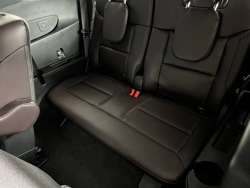 Used 2025 Ford Explorer Platinum w/ Ultimate Package image 29