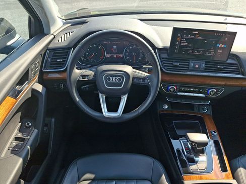 Used 2023 Audi Q5 2.0T Premium w/ Convenience Package AWD/4WD image 12