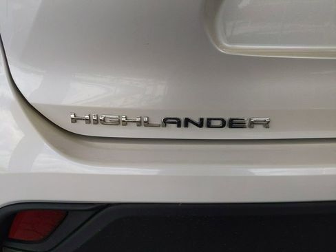 Used 2022 Toyota Highlander L FWD image 8