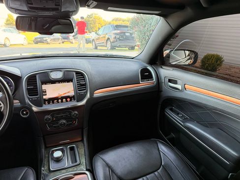 Used 2015 Chrysler 300 C Platinum w/ Harman/Kardon Audio Group RWD image 25