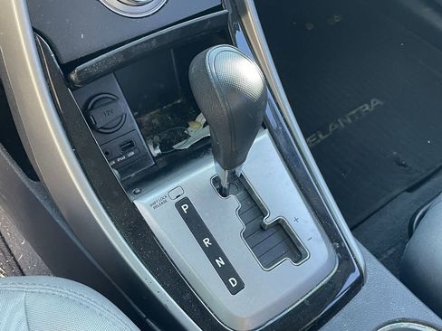 Used 2013 Hyundai Elantra GLS w/ Preferred Pkg image 9