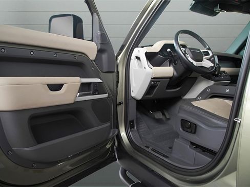 Used 2023 Land Rover Defender 110 X-Dynamic SE image 17