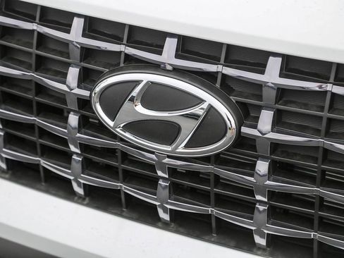 Used 2026 Hyundai Venue SEL image 6