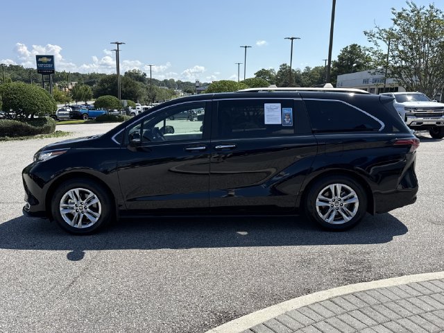 Used 2025 Toyota Sienna Limited AWD/4WD image 10