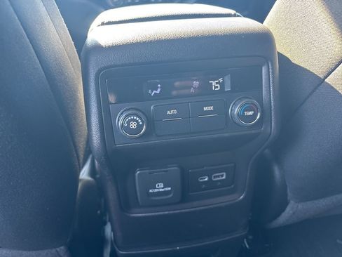 Used 2022 GMC Acadia AT4 image 27