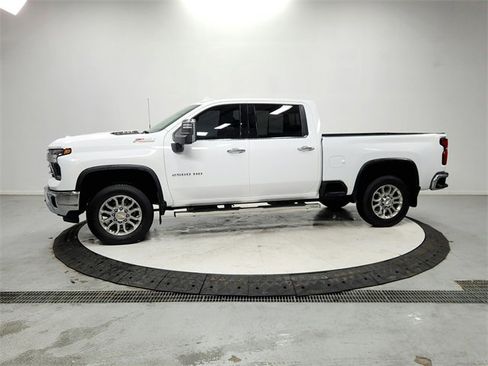 Used 2025 Chevrolet Silverado 2500 LTZ w/ LTZ Premium Package image 4