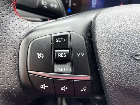 Used 2025 Ford Escape ST-Line AWD/4WD image 12