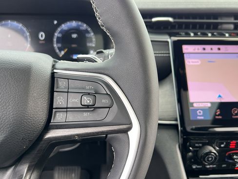 Used 2024 Jeep Grand Cherokee Limited w/ Luxury Tech Group II image 36