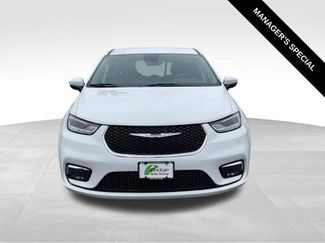 Used 2023 Chrysler Pacifica Touring-L FWD video 2