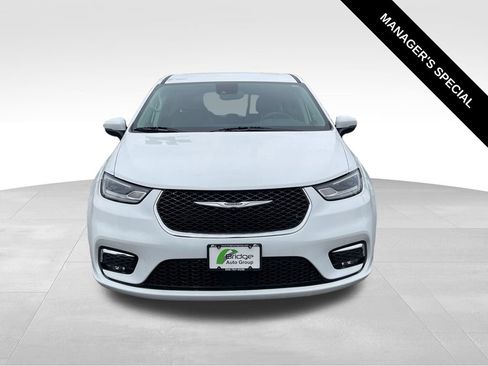Used 2023 Chrysler Pacifica Touring-L FWD image 2