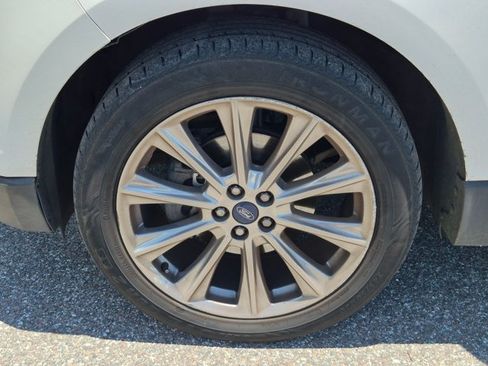 Used 2018 Ford Edge Titanium w/ Equipment Group 301A FWD image 10