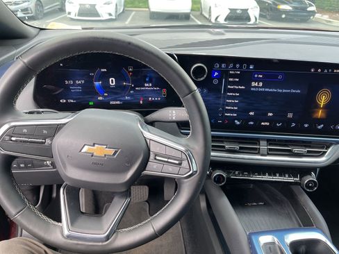 Used 2025 Chevrolet Equinox EV LT w/ Convenience Package image 7