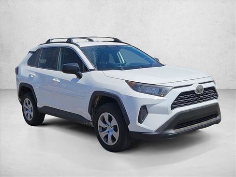 Used 2019 Toyota RAV4 LE w/ Carpet Mat Package FWD image 3