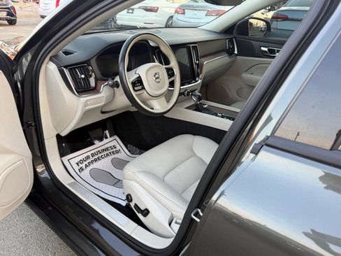 Used 2020 Volvo S60 T5 Momentum image 7