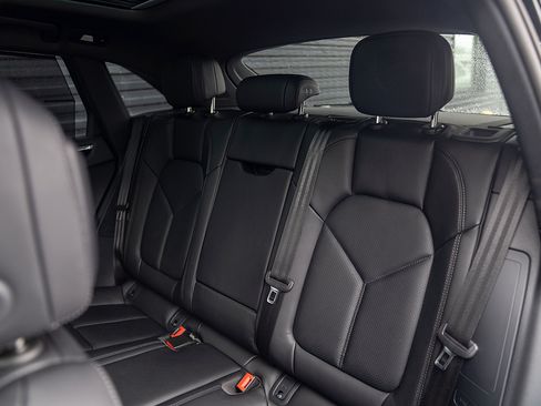 Certified 2026 Porsche Macan AWD/4WD image 21