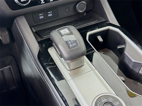 Used 2025 Mitsubishi Outlander SE image 18