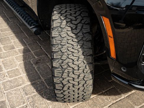 Used 2025 Chevrolet Suburban Z71 w/ Comfort Package image 53