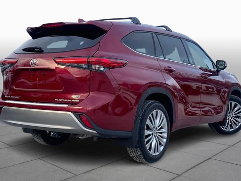Used 2023 Toyota Highlander Platinum image 13
