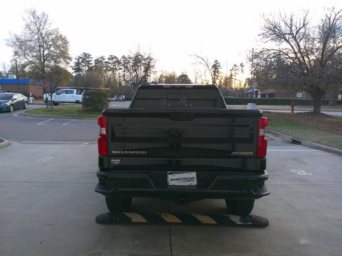 Used 2024 Chevrolet Silverado 1500 ZR2 w/ Technology Package image 10