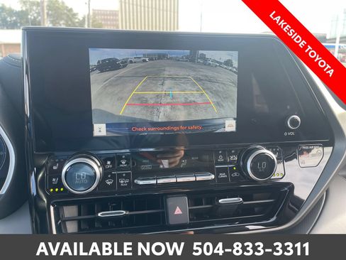 Used 2023 Toyota Highlander Limited FWD image 38