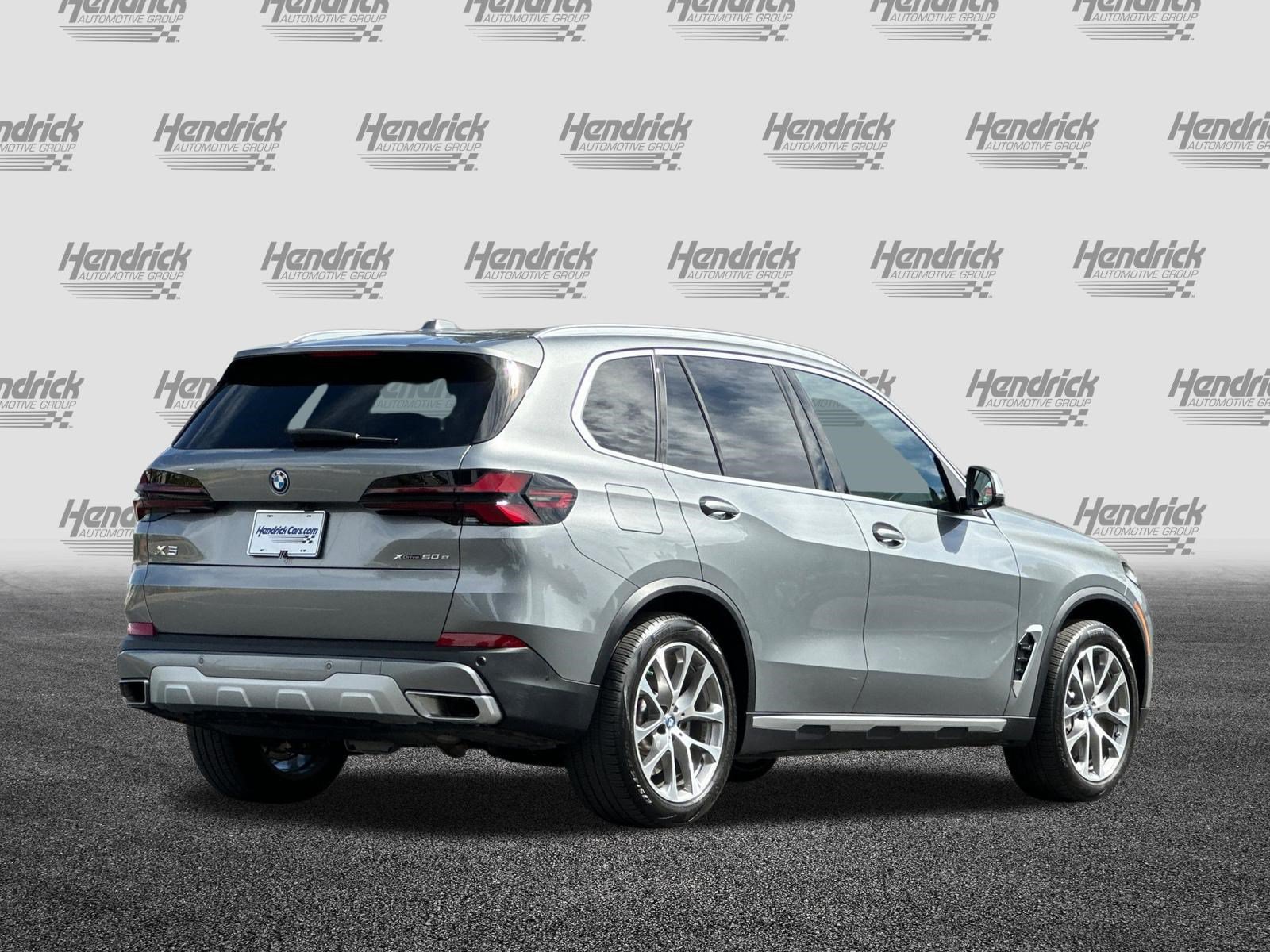 Used 2024 BMW X5 xDrive50e w/ Parking Assistance Package AWD/4WD image 5