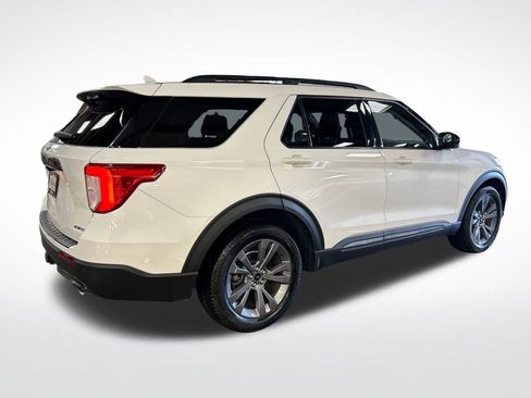Used 2022 Ford Explorer XLT w/ Equipment Group 202A AWD/4WD image 5