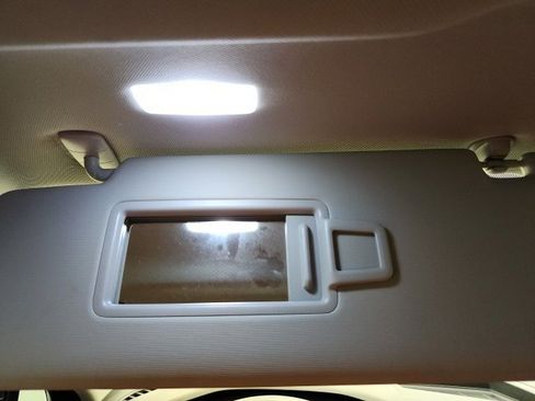 Used 2022 Volkswagen Tiguan SE w/ Panoramic Sunroof Package image 73